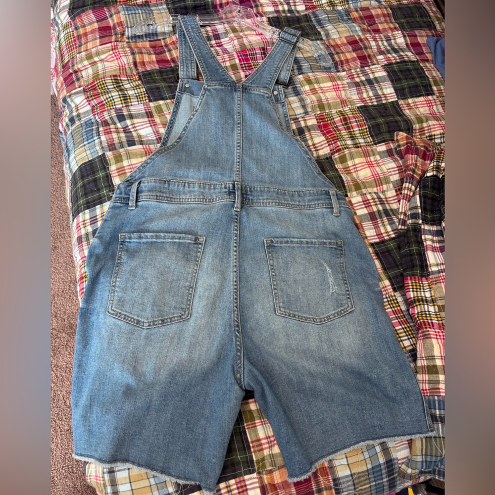 GAP Women’s Light Blue Denim Short Overalls - Picture 4 of 4